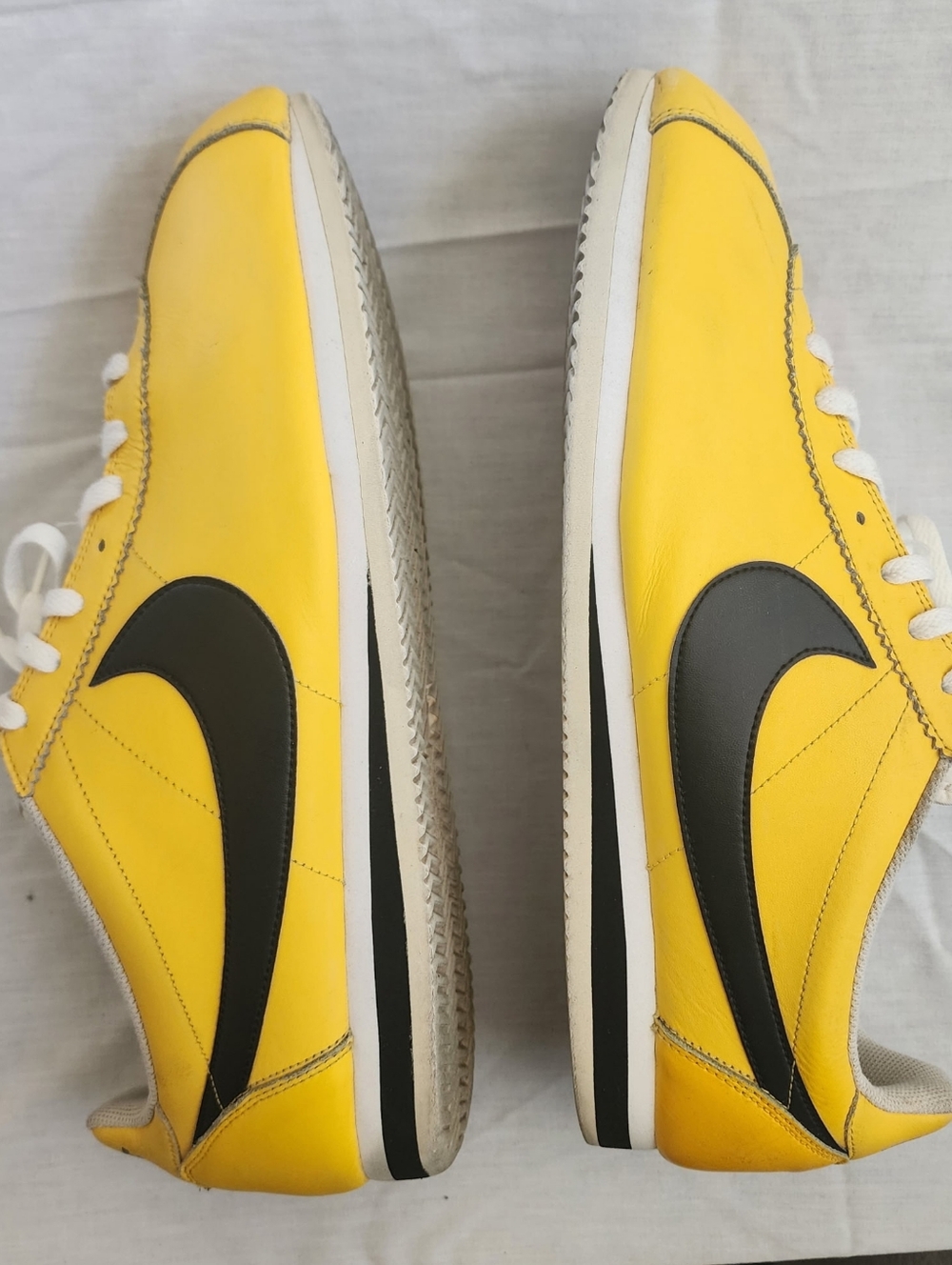 Nike Yellow Leather Cortez Low-Top Sneakers with Black Swoosh Mens Size 15.